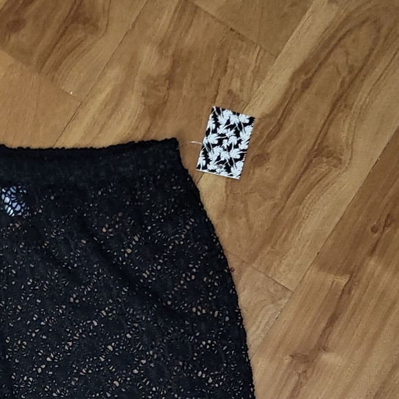 Peekaboo pants - Picture 3 of 3